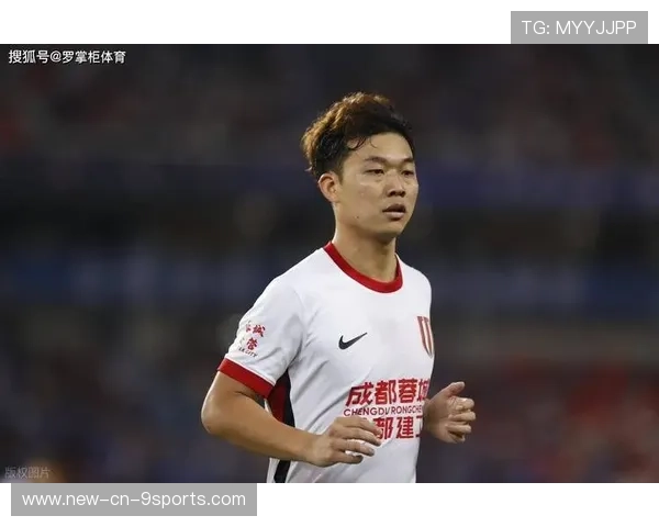 成都蓉城严鼎皓中场助攻锋线：以视野织就进攻的节拍